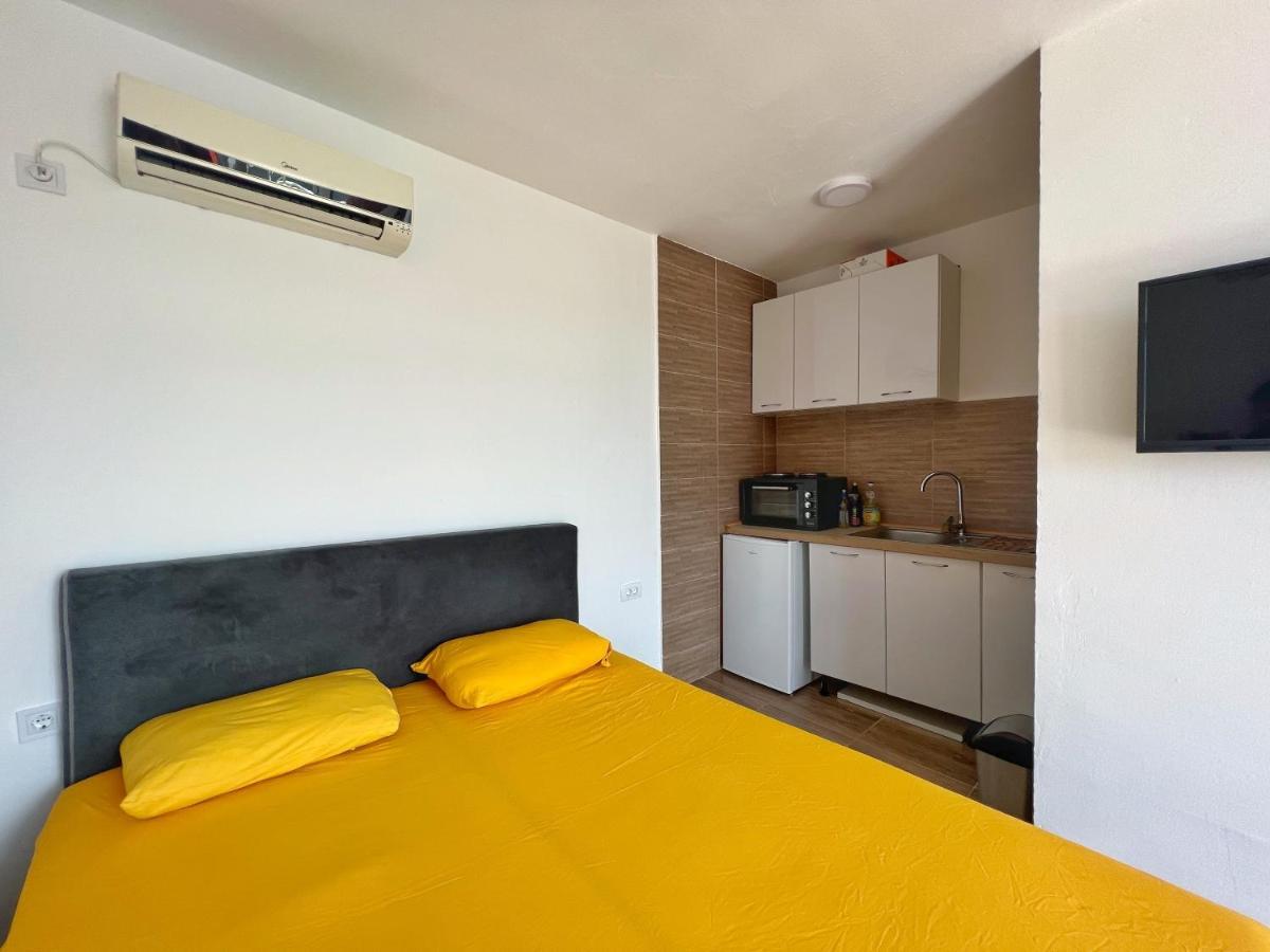 Jg Studio Apartment Vranjina Exterior photo