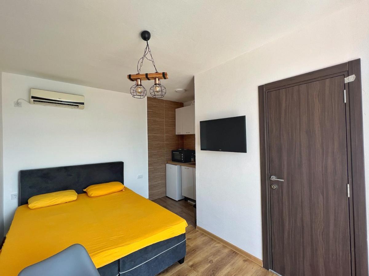 Jg Studio Apartment Vranjina Exterior photo